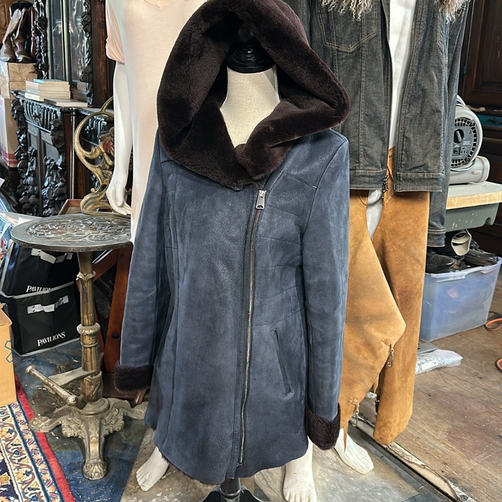Shearling coat - Picture 1 of 6